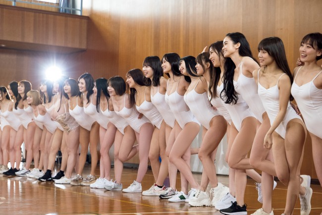 「週刊プレイボーイ」(集英社)20&21号より「おっぱい祭りだ!73人の美女が大集合!! グラビアフェス!2022」