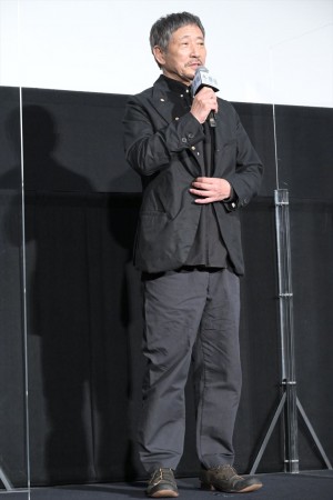 映画『冬薔薇』完成披露上映会に出席した小林薫