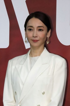 稲森いずみ、映画『バスカヴィル家の犬　シャーロック劇場版』完成報告会に登場