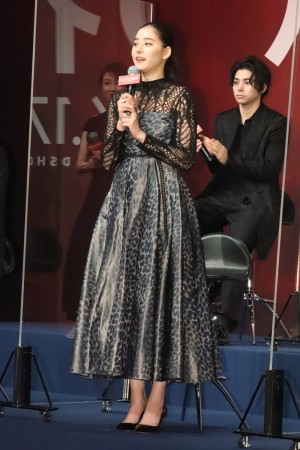 新木優子、映画『バスカヴィル家の犬　シャーロック劇場版』完成報告会に登場