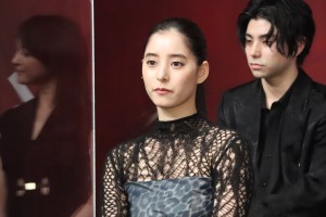 新木優子、映画『バスカヴィル家の犬　シャーロック劇場版』完成報告会に登場