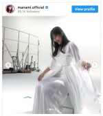【写真】小西真奈美、真っ白なドレス姿　神秘的なショットに「天女」「ビーナス」の声