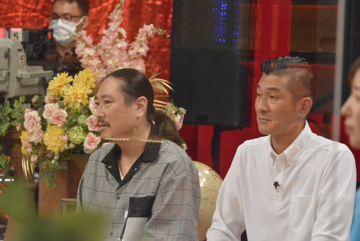 キャンプ好きNEWS小山、トイレ＆シャワー付きキャンプ場ですき焼き　松本人志「家おれよ！」