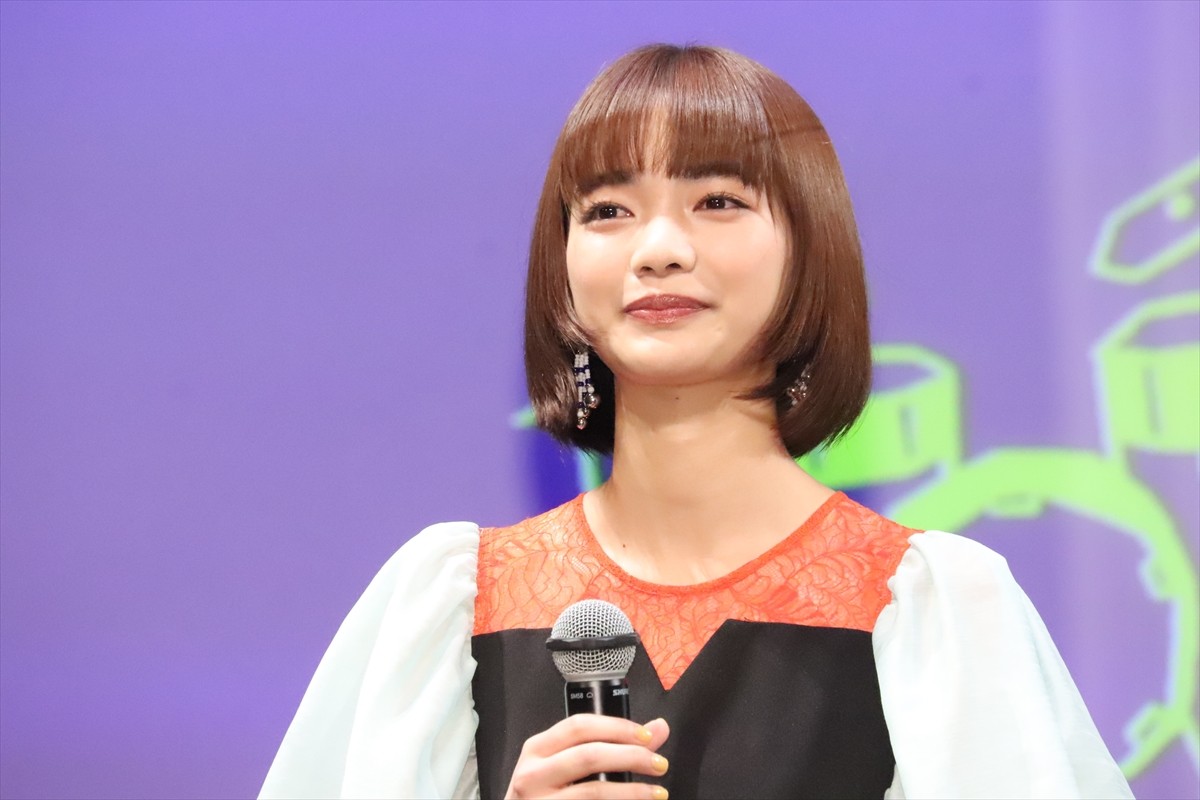 阿部寛、ドラムに初挑戦！　“苦戦”告白も清野菜名＆高杉真宙は「かっこよかった」と絶賛