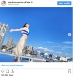 山下美月の夏感あふれるショット　※「山下美月」インスタグラム