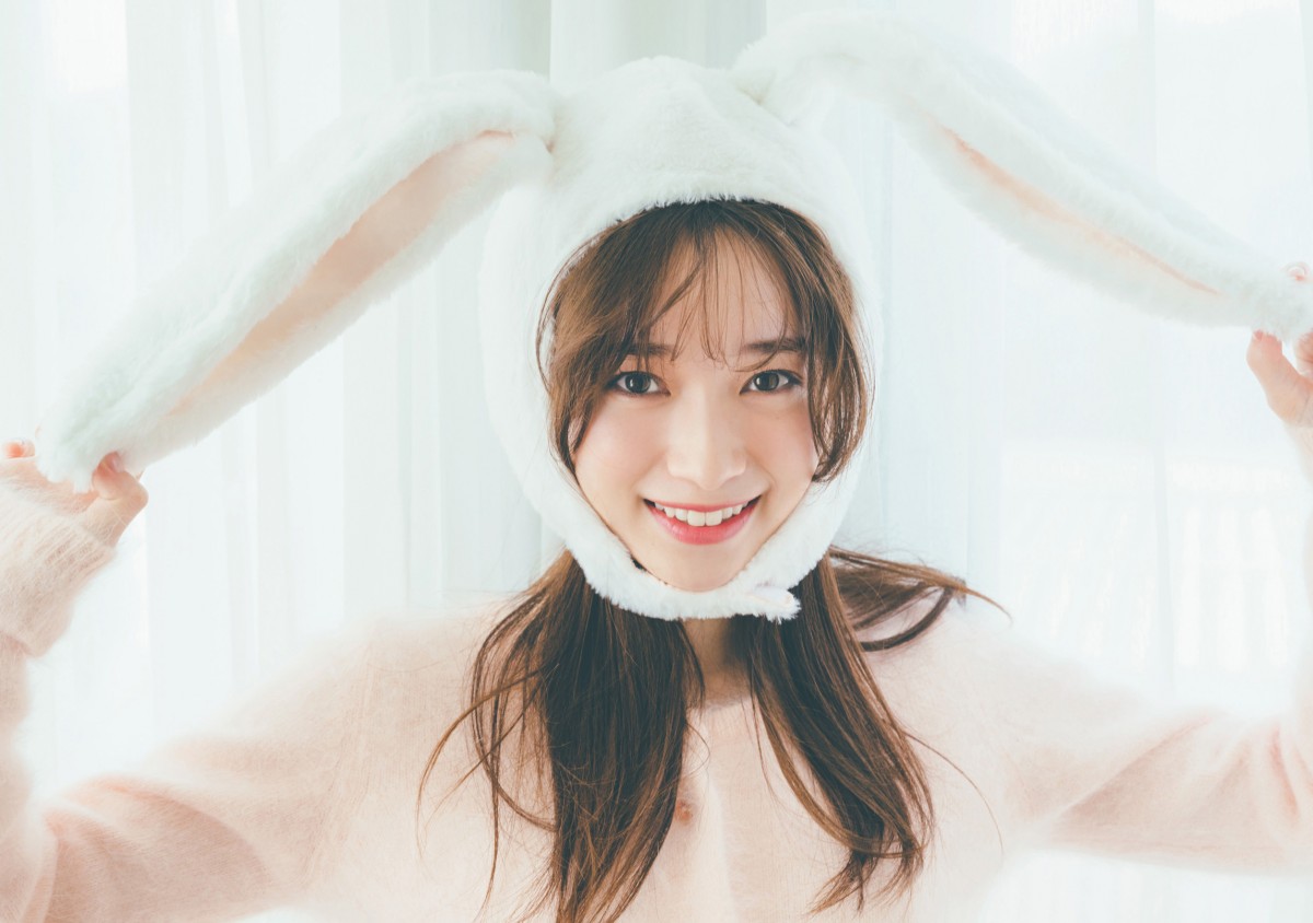 櫻坂46・守屋麗奈1st写真集、裏表紙4種類＆秋元康の帯コメント公開