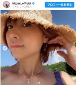 夏休みコーデを披露したhitomi　※「hitomi」インスタグラム