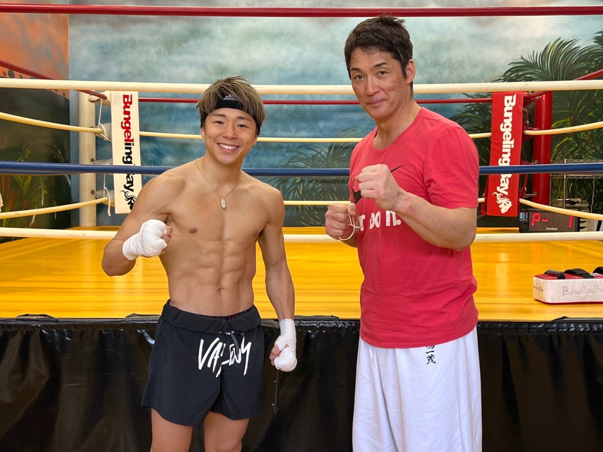 『炎の体育会TVSP』に出演する(左から)武尊・長嶋一茂