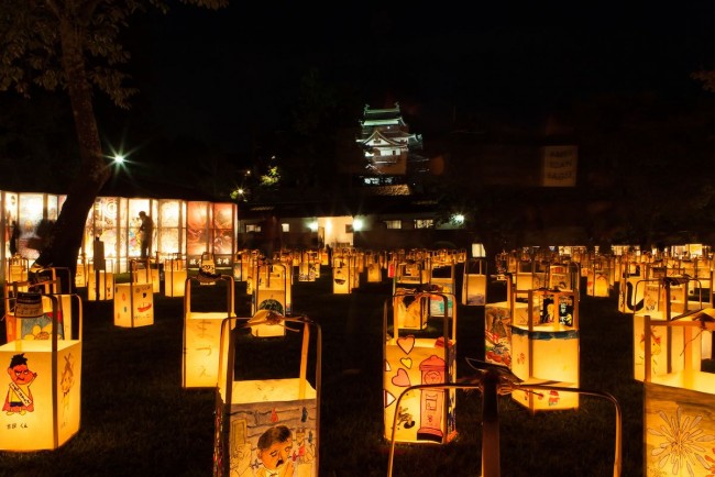 島根・松江の城下町が“幻想的”に照らされる！　ライトアップイベント「松江水燈路」3年ぶりに開催