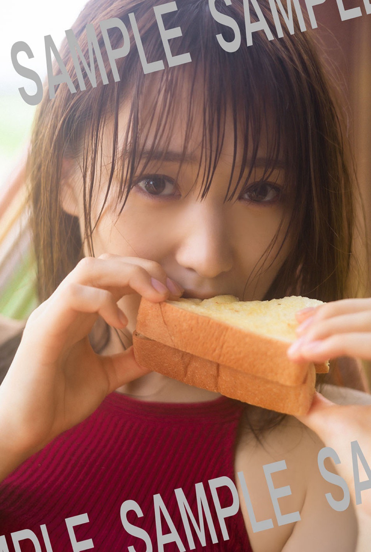櫻坂46・菅井友香、“ほぼノーメイク素肌”のカットなど写真集ポストカード9種類公開