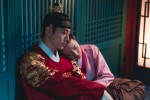 除隊後復帰作となるドラマ『赤い袖先』で朝鮮王朝の名君イ・サンを演じたジュノ（2PM）