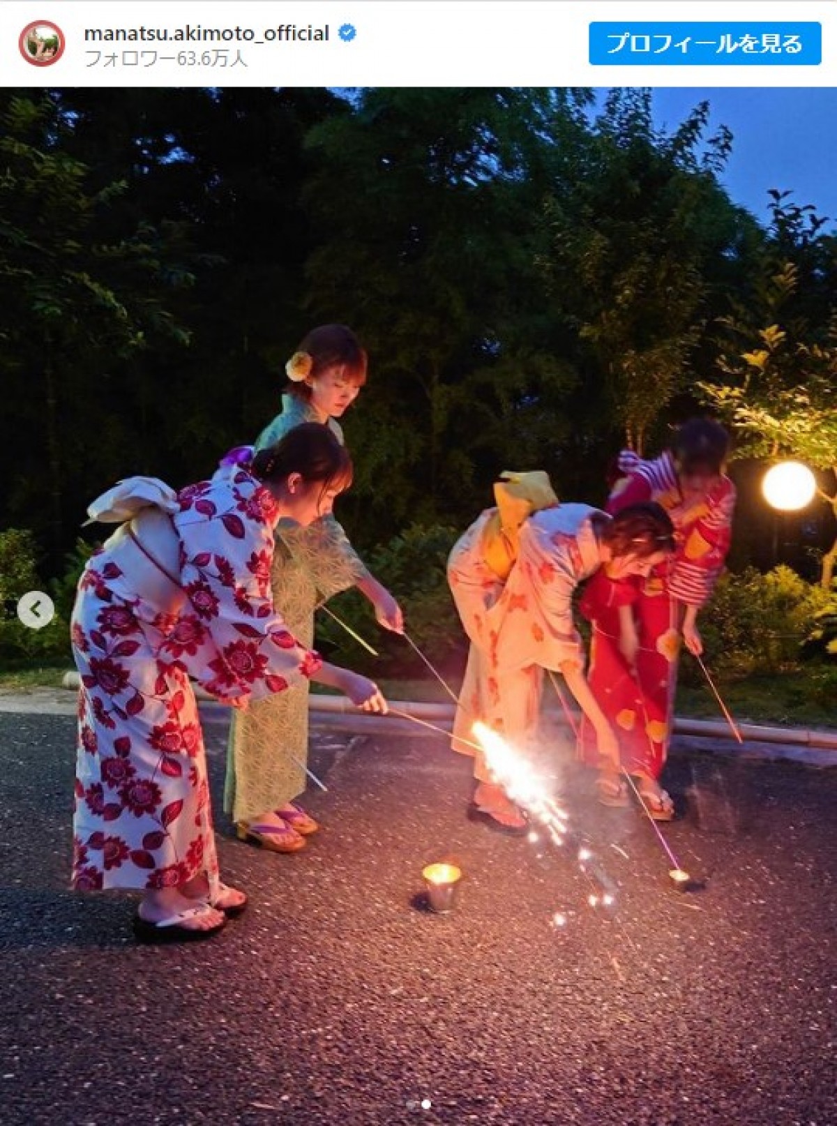 浴衣で花火を楽しむ乃木坂46・齋藤飛鳥、秋元真夏、樋口日奈、和田まあや　※「秋元真夏」インスタグラム