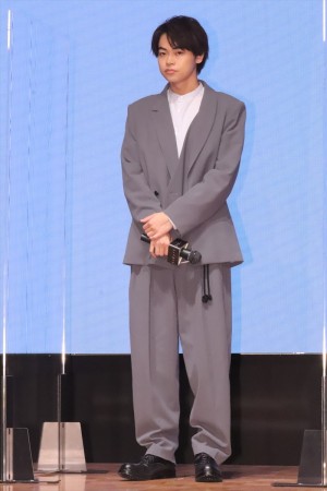 菅生新樹、縦型ドラマ『トップギフト』完成報告イベントに登場