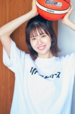 「週刊少年サンデー」41号に登場する日向坂46・松田好花