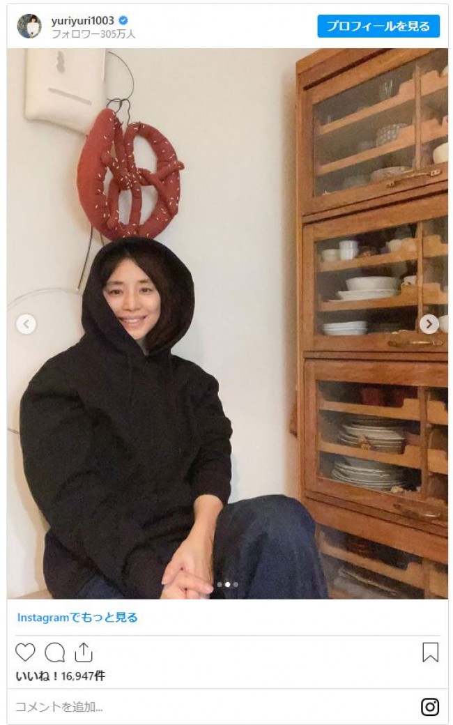 写真）石田ゆり子、新垣結衣デザインのフーディ着用した姿に「とっても