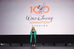 ディズニーファンイベント「D23 Expo」に登場したジェニファー・リー（ウォルト・ディズニー・アニメーション・スタジオ：チー フ・クリエイティブ・オフィサー）