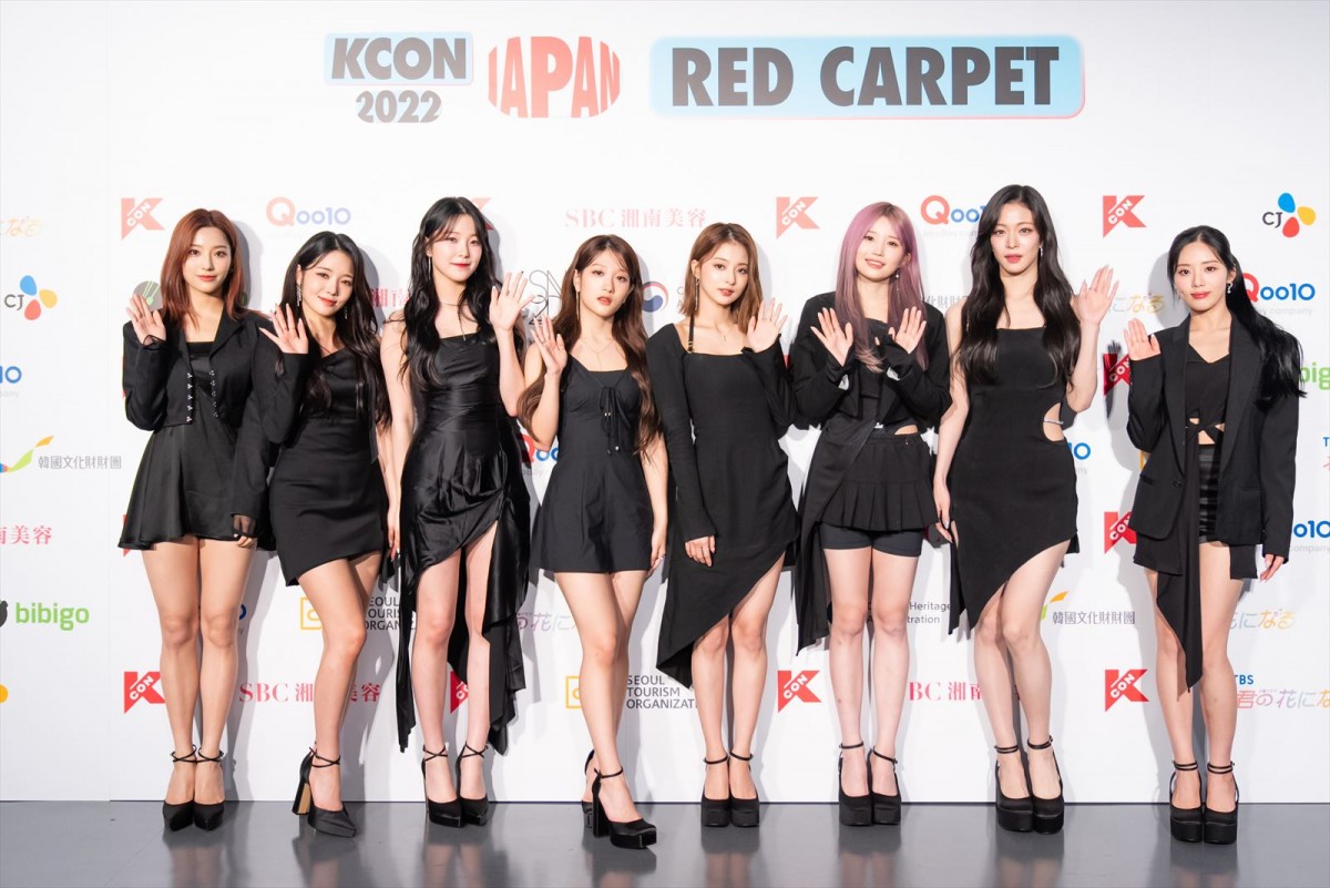 NewJeansが「KCON」に降臨！　カラフル＆スポーティーな衣装で魅了