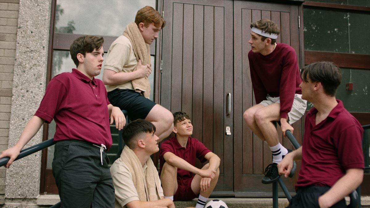 セクシュアリティを悟られないよう“ニセモノの恋人”を演じる2人　『恋人はアンバー』新場面写真