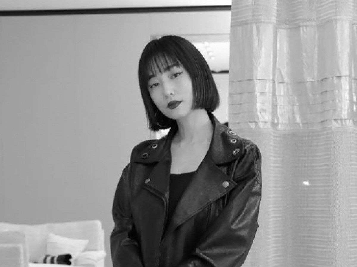 MEGUMI、ライダース×真っ赤なリップにシャネルジュエリー合わせた“イイ