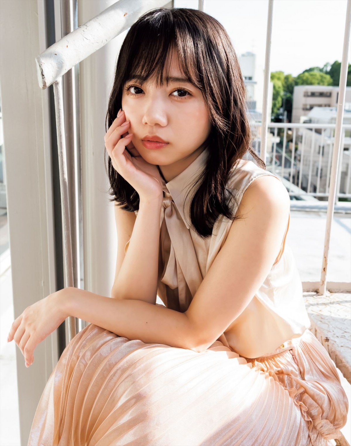 日向坂46・齊藤京子、アンニュイな表情で魅せる大人っぼグラビア