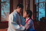 『赤い袖先』朝鮮王朝の名君イ・サン役のジュノ（2PM）と宮女ソン・ドギム役のイ・セヨン