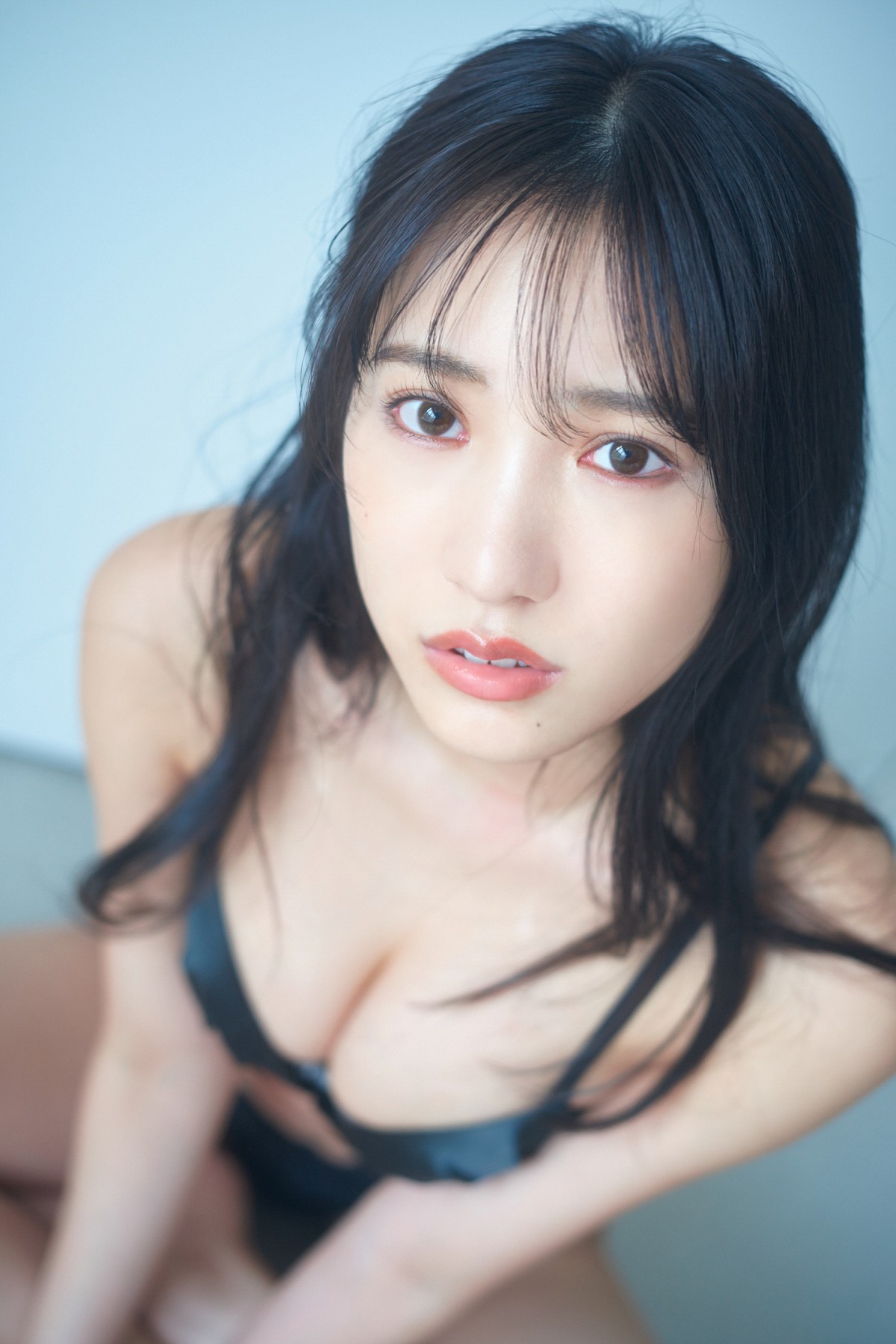 元NMB48横野すみれ“アイドル史上最強”ボディたっぷり堪能の秋仕様グラビア