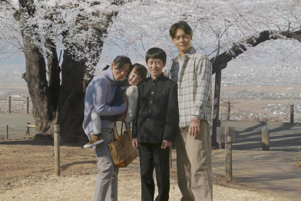 窪田正孝、巧みな表現力で一人何役をも演じ分け　『ある男』幸せな家族の日々を映し出す場面写真