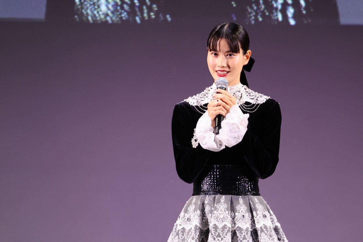 宝塚OGのパフォーマンスで開幕！　橋本愛＆二宮和也が熱い映画愛を語る＜第35回東京国際映画祭＞