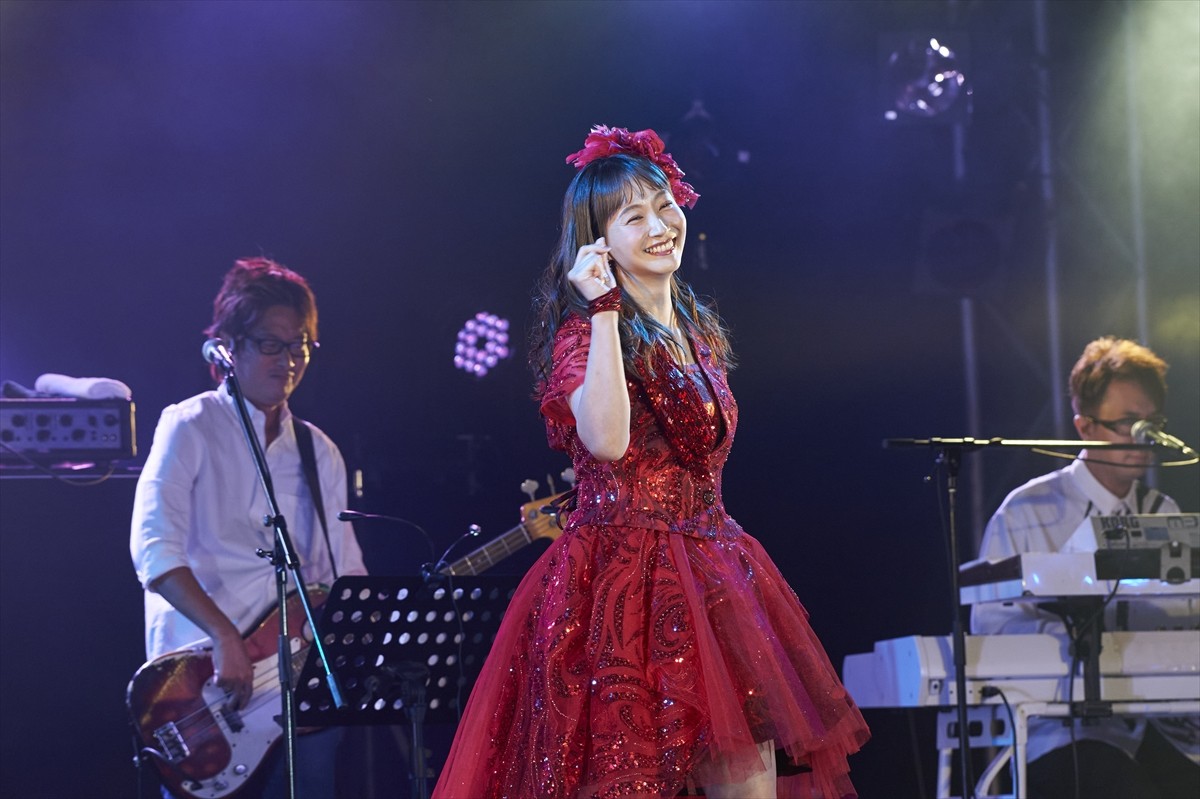 藤本美貴、20周年ライブ開催　夫・庄司智春がヲタ芸で祝福　後藤真希と「SHALL WE LOVE?」披露　