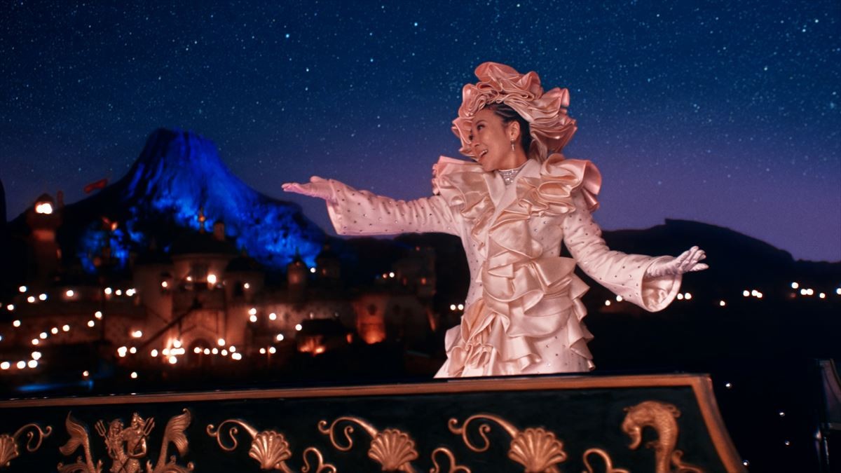 東京ディズニーシー「ビリーヴ!~シー・オブ・ドリームス~」日本語版テーマソング「君の願いが世界を輝かす」MVより