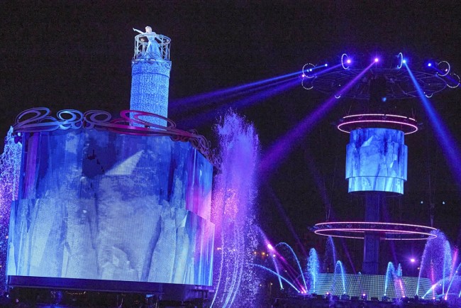 ミッキー ミニーがキス Tds新しい夜のショー ビリーヴ ついにスタート 東京ディズニーシー 22年11月11日 写真 特集 レポート クランクイン トレンド