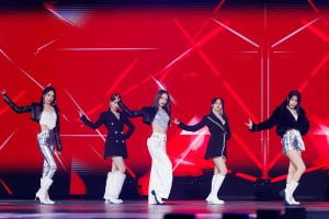 KARA「ミスター」などSPメドレー披露、スキズは2冠達成　「2022 MAMA AWARDS」1日目レポート