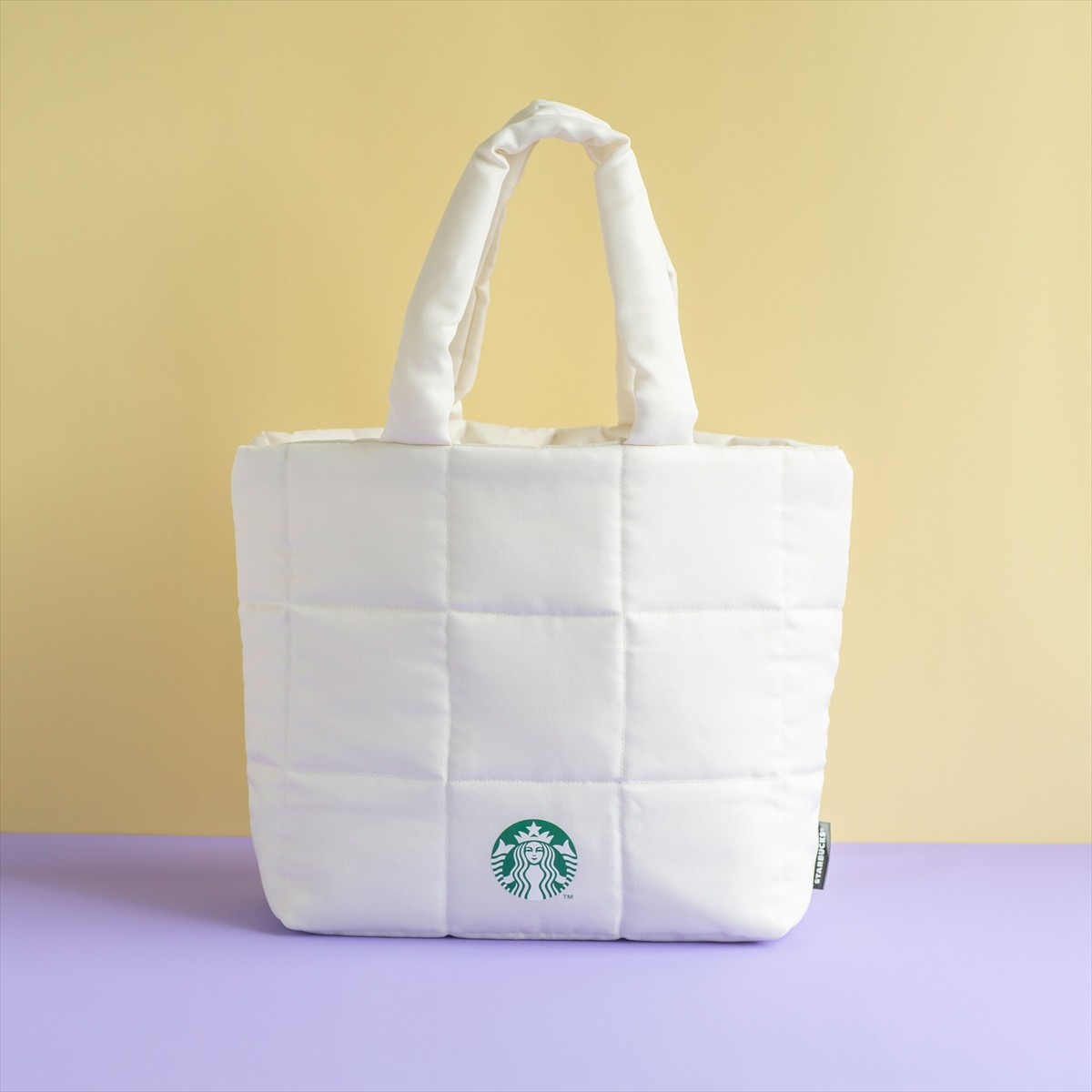 スタバ「福袋 2023」11．7から抽選スタート！　今年は白のキルティングトート