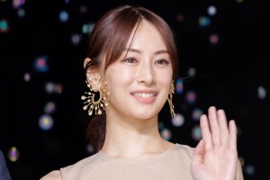 北川景子、映画『ラーゲリより愛を込めて』スノーカーペットイベントに登場