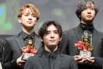 「anan AWARD 2022」授賞式に出席した山田涼介（前）、宮近海斗（左）、中村海人（右）