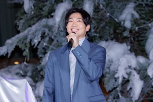 松下洸平、「『WHITE KITTE』白い森を彩る 光と音の点灯式」に登場