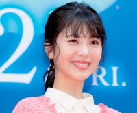 アニメ映画『金の国 水の国』ジャパンプレミアイベントに出席した浜辺美波