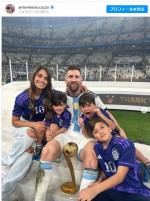 メッシ妻、アルゼンチン優勝に歓喜の家族ショット披露　※「アントネラ・ロクソ」インスタグラム
