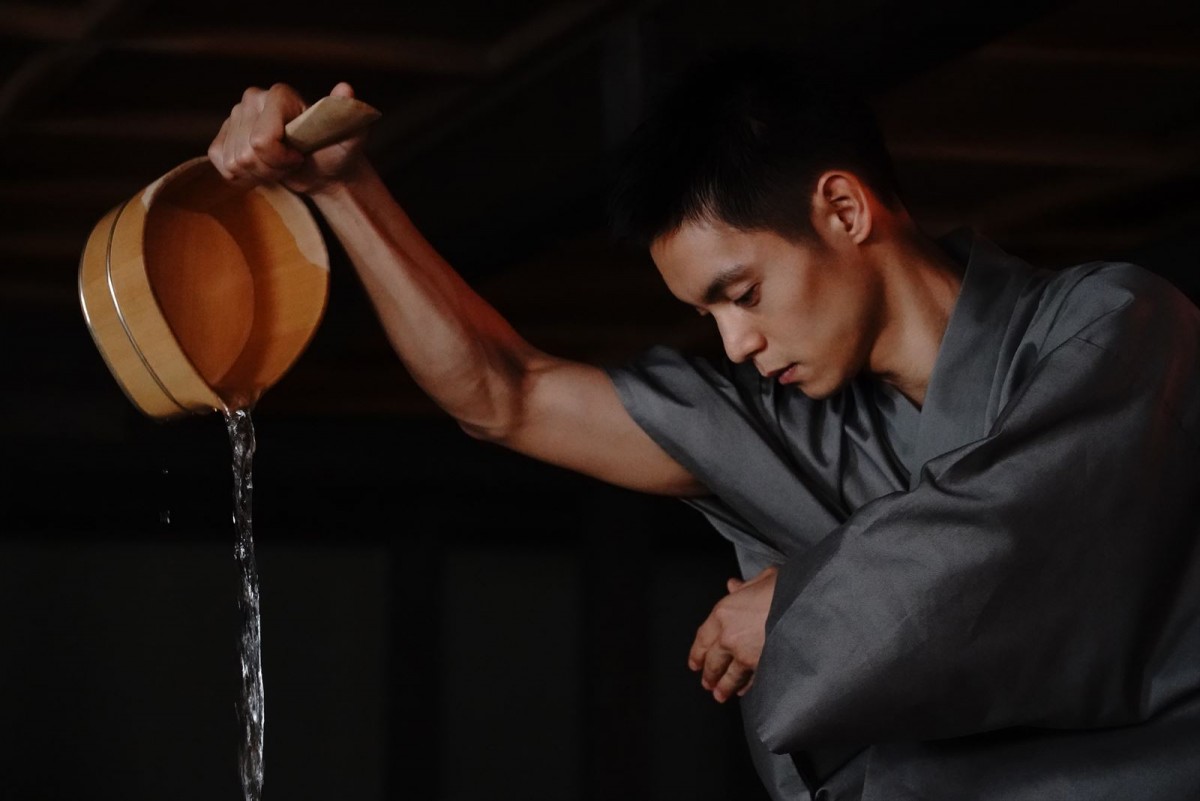 窪田正孝が魅せる「湯道所作」　生田斗真主演『湯道』新規場面写真公開
