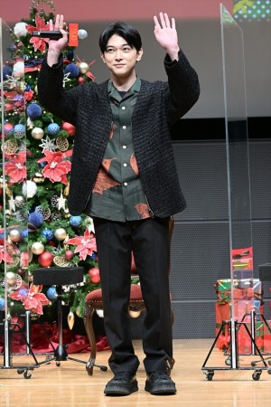 吉沢亮、『ブラックナイトパレード』サンタクローストークイベントに登場