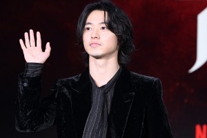 山崎賢人、Netflixシリーズ『今際の国のアリス』シーズン2配信記念イベントに登場