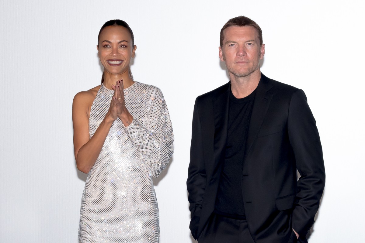 ジェームズ・キャメロン監督、約10年ぶりの来日　シガーニーらと笑顔でファンに応える