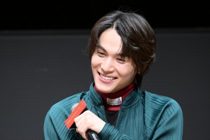 中川大志、『ブラックナイトパレード』サンタクローストークイベントに登場