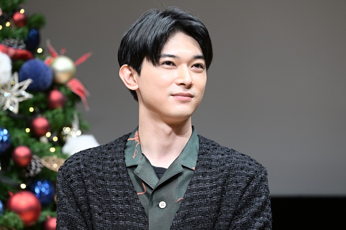 吉沢亮、本物のサンタとの対面に動揺　橋本環奈とは“どっちが本物か”論争勃発