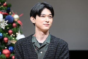 吉沢亮、『ブラックナイトパレード』サンタクローストークイベントに登場