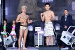 「RIZIN.40」公開計量　第1試合で対戦するYUSHI（左） vs.中澤達也（右）