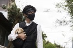 【写真】『岸辺露伴は動かない』“露伴”高橋一生と子犬の散歩姿に悶絶「飼い主の鑑ぃッッッッ！！」