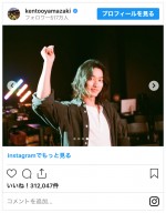 山崎賢人、『アトムの童』オフショットを公開　※「山崎賢人」インスタグラム