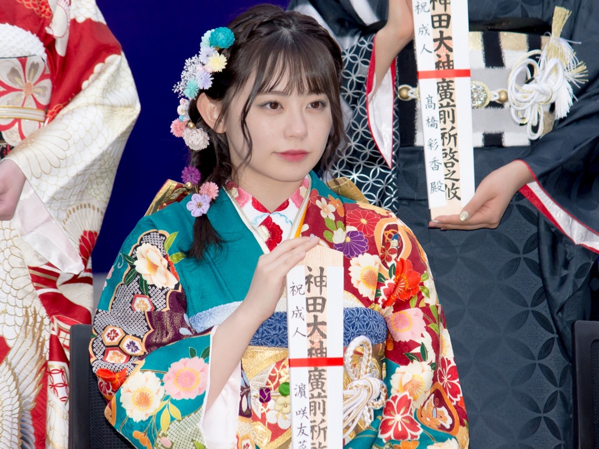 ＜AKB48成人式＞小栗有以・本田仁美ら華やかな振袖姿を披露　“黄金のトライ世代”で「AKB48を引っ張っていきたい」