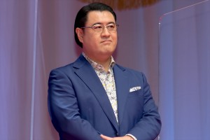 小手伸也、映画『コンフィデンスマンJP　英雄編』ワールドプレミアに登場